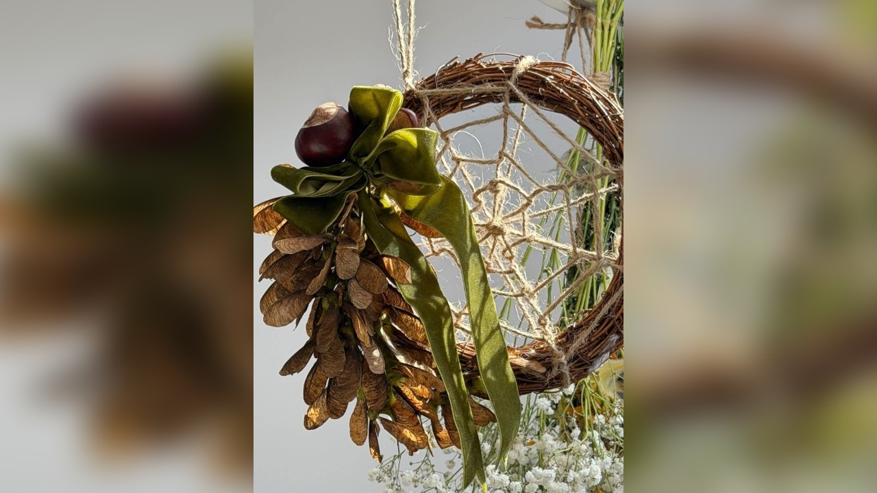 In All Weathers Floristry - Spider Wreath Workshop