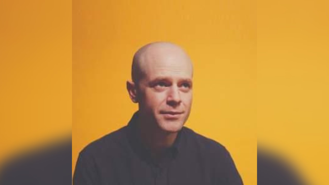 David Elms Describes A Room