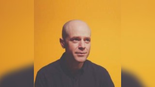 David Elms Describes A Room