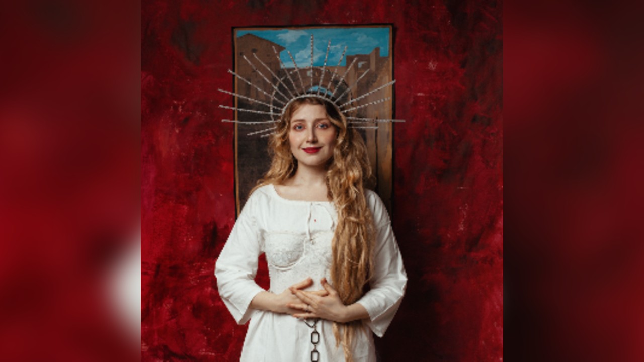 Bebe Cave: Christbride