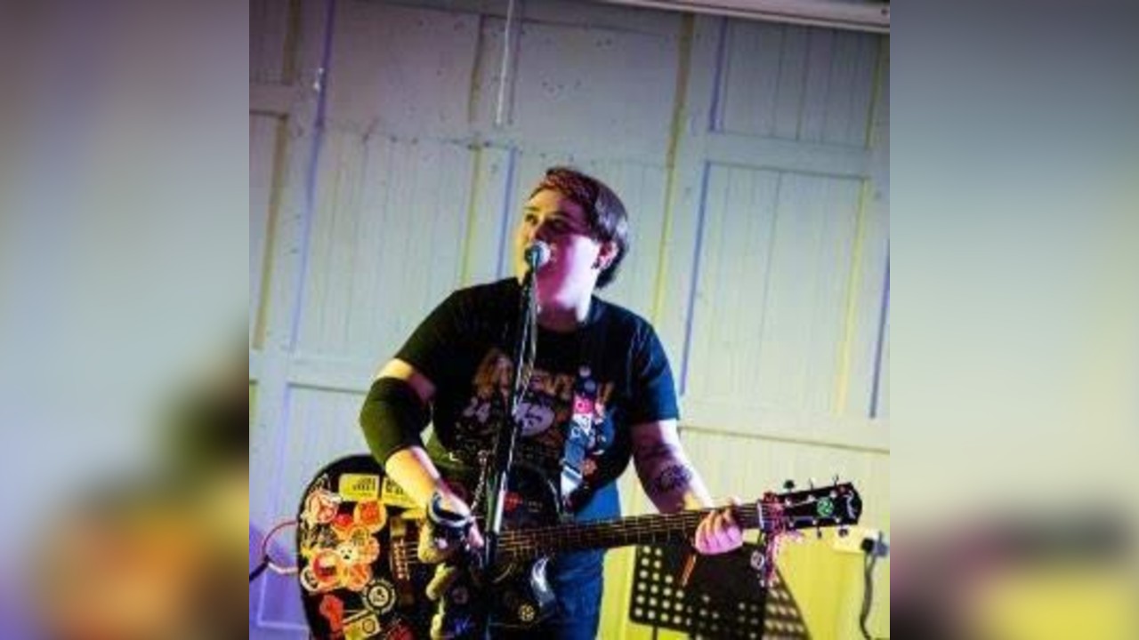 JESS SILK PLUS SUPPORT FROM KERRY WORTON ACOUSTIC