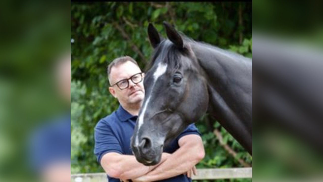 EQUINE ASSISTED PSYCHOTHERAPY : ESSENTIAL SKILLS