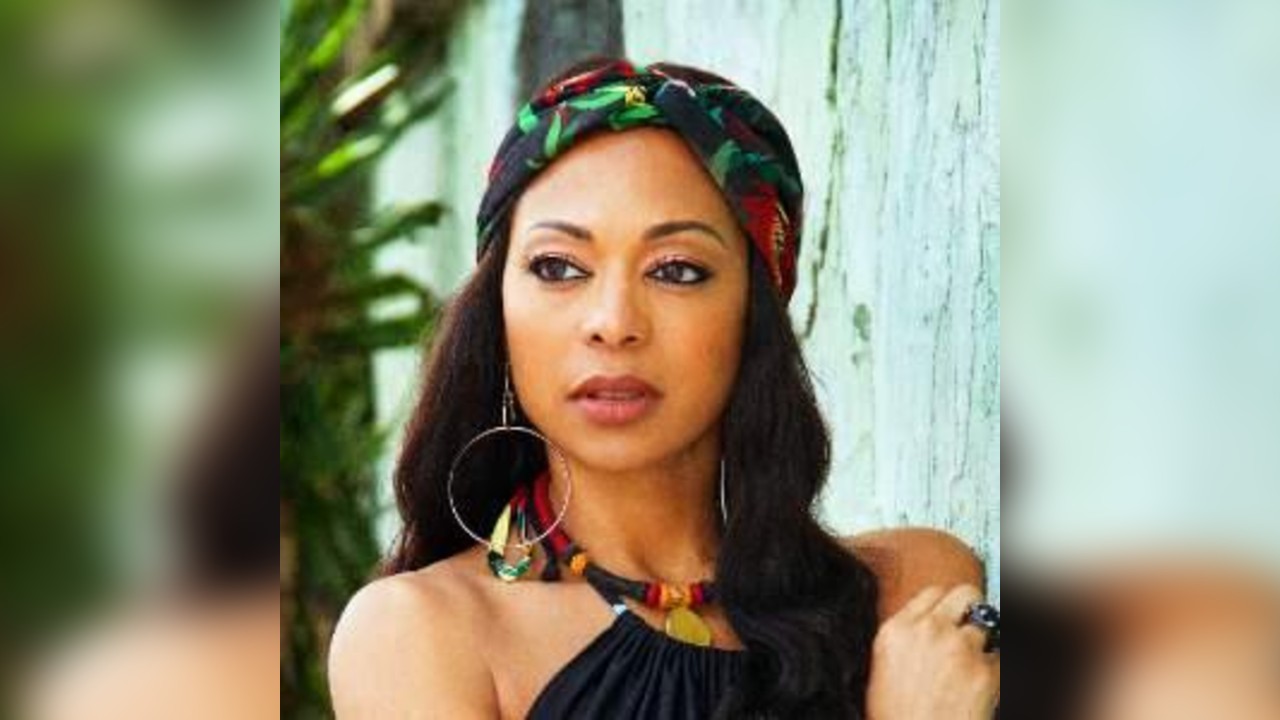 Acantha Lang sings the best of Gladys Knight