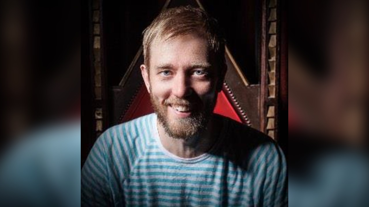 COMEDY CLUB with ALUN COCHRANE & guests