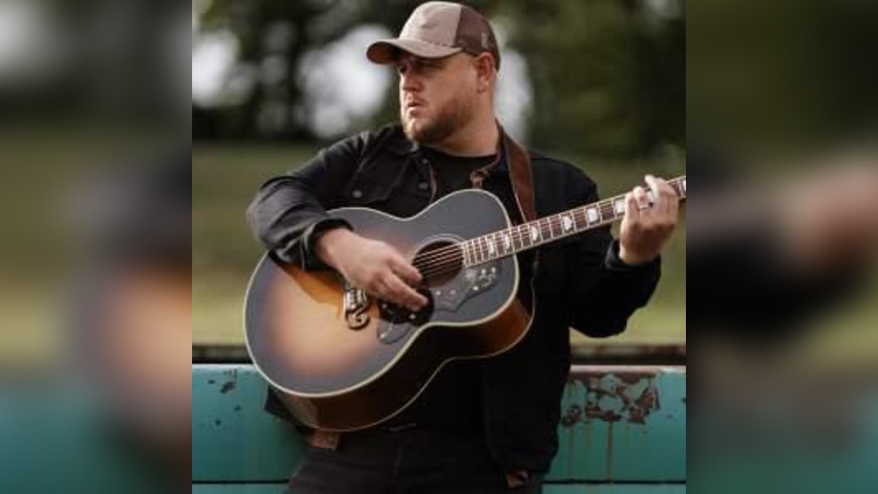 Liam Price - The Mess Room