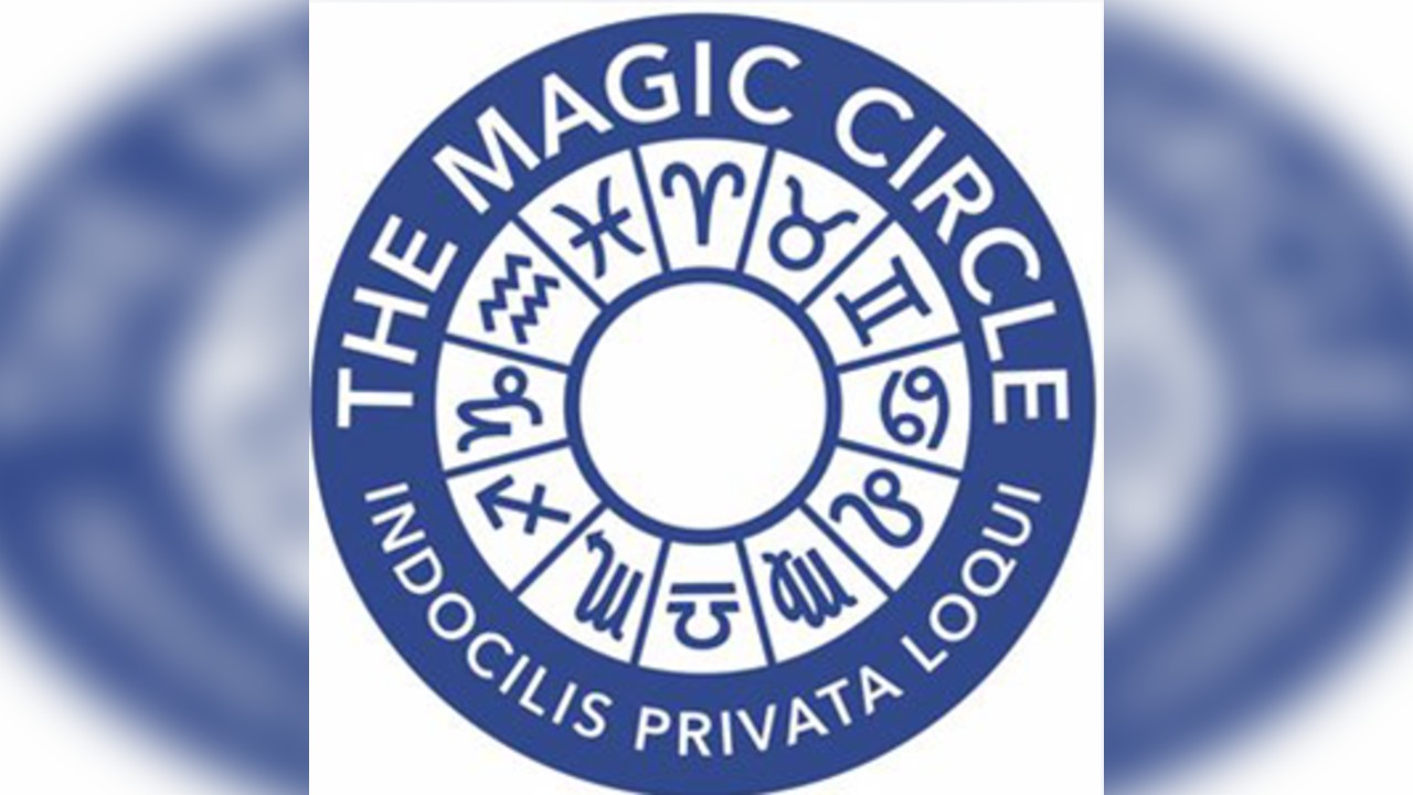 Close-Up At The Magic Circle