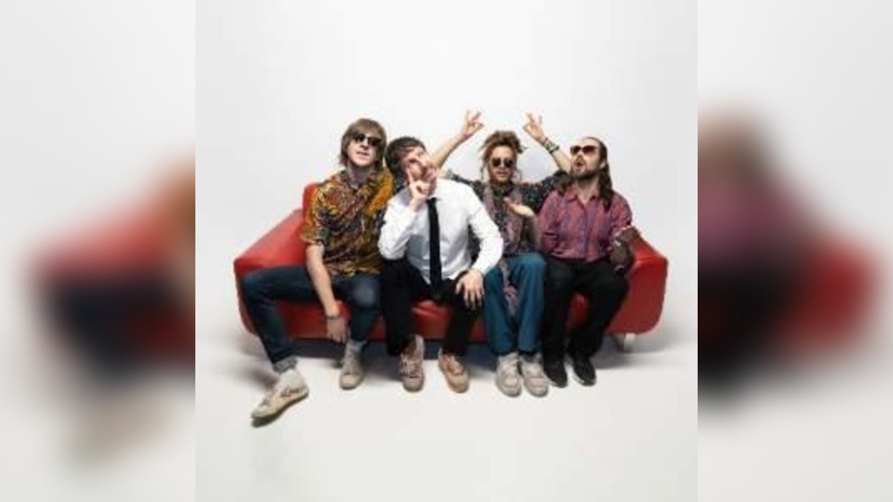 THE UNDERCOVER HIPPY + SUPPORT