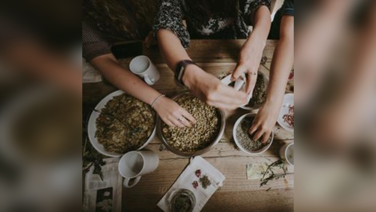 How To Eat Herbs: Flowers