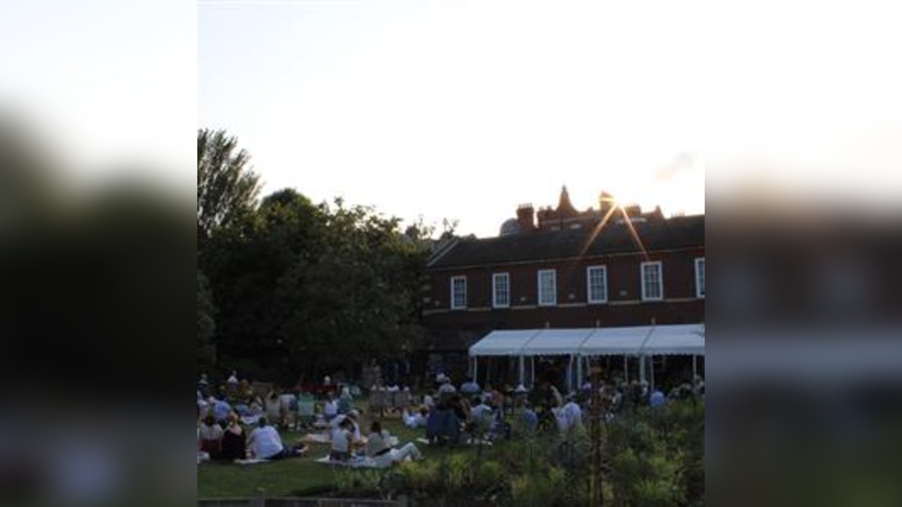 Live on the Lawn: Midsummer Folk