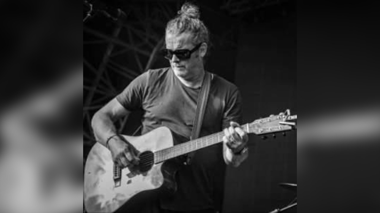 NIGEL CLARK FROM DODGY + SUPPORT