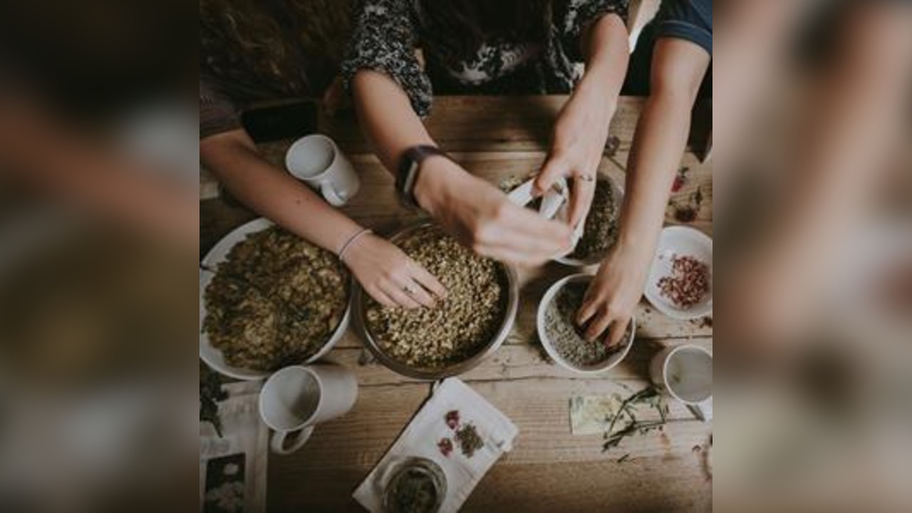 How To Eat Herbs: Roots & Rhizomes