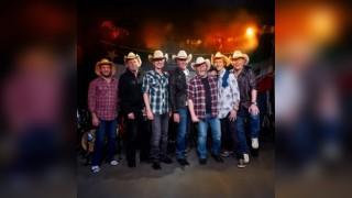 Paul Young's Los Pacaminos