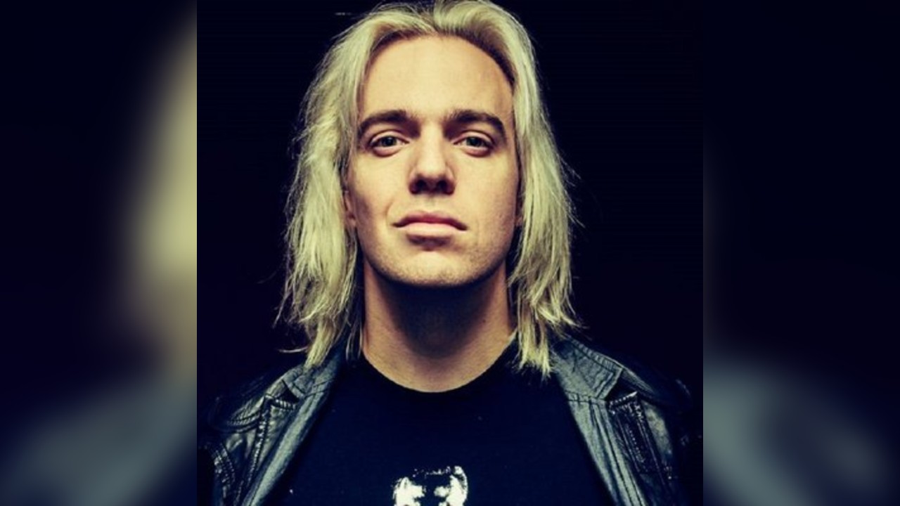 Fat Penguin Comedy Club Presents: JOHN ROBERTSON