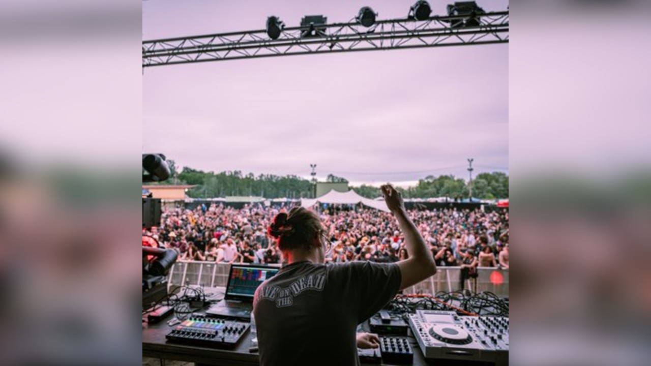 Alien Disko w/ Special Guest: Velcro [Live]