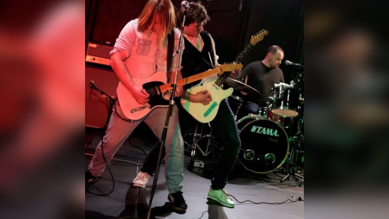 My Status is Quo live at Crossford hall South Lanarkshire