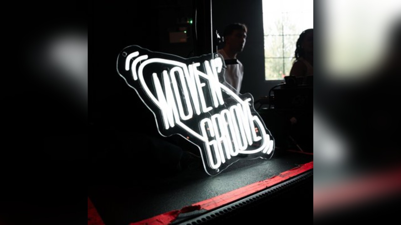 Move n groove at bar 23 Alba