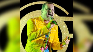 QE2 The Queen Tribute