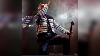 Pop Anthems presents Robbie Lewis as Robbie Williams