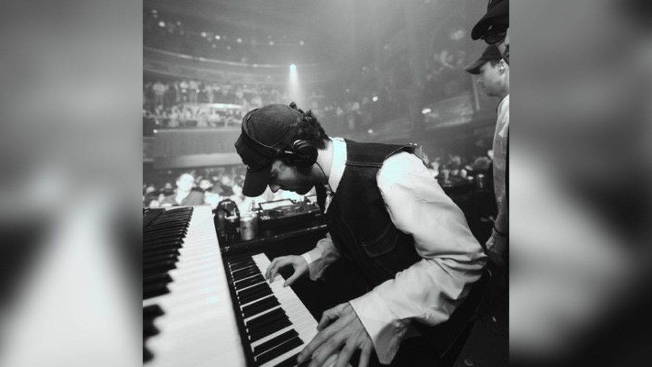 LOUIS BEKK - Live at Outernet