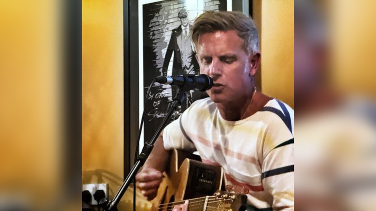Neil Jones acoustic Christmas gig