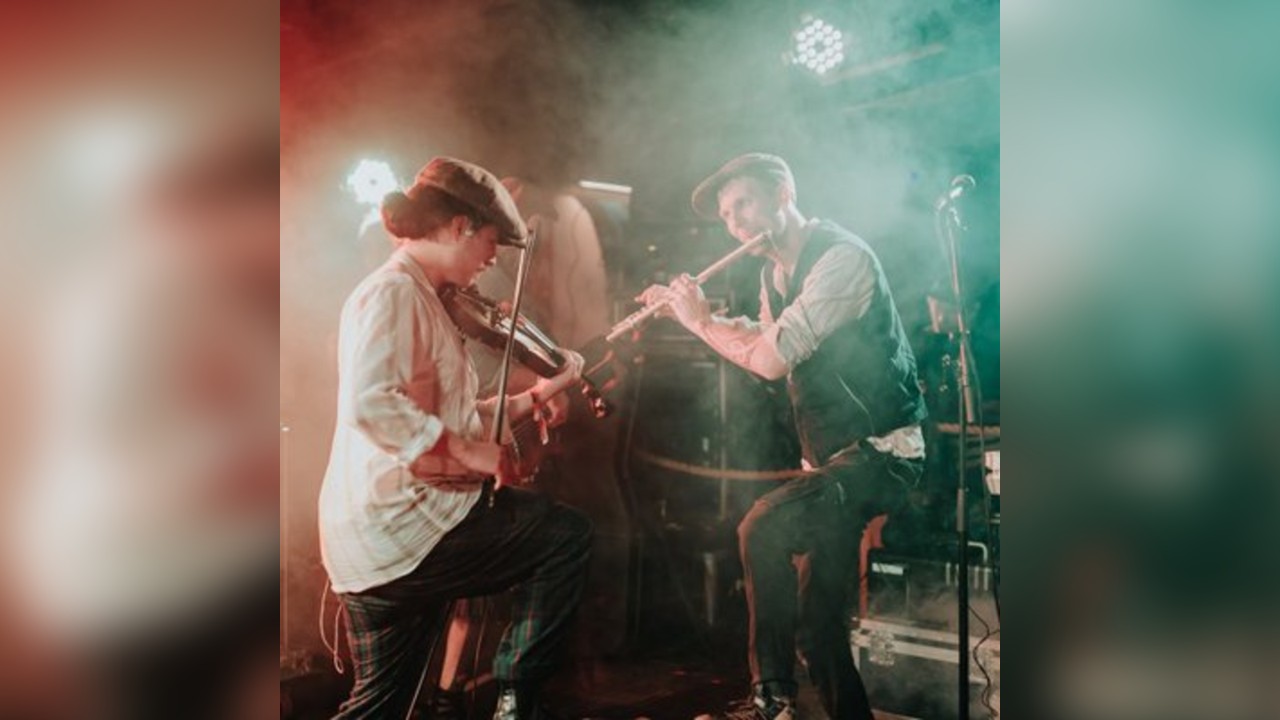 An Dannsa Dub at The Tree House