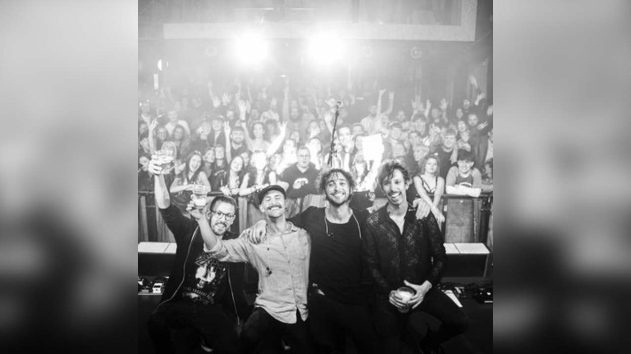 The 1975 performed LIVE by the The 9075