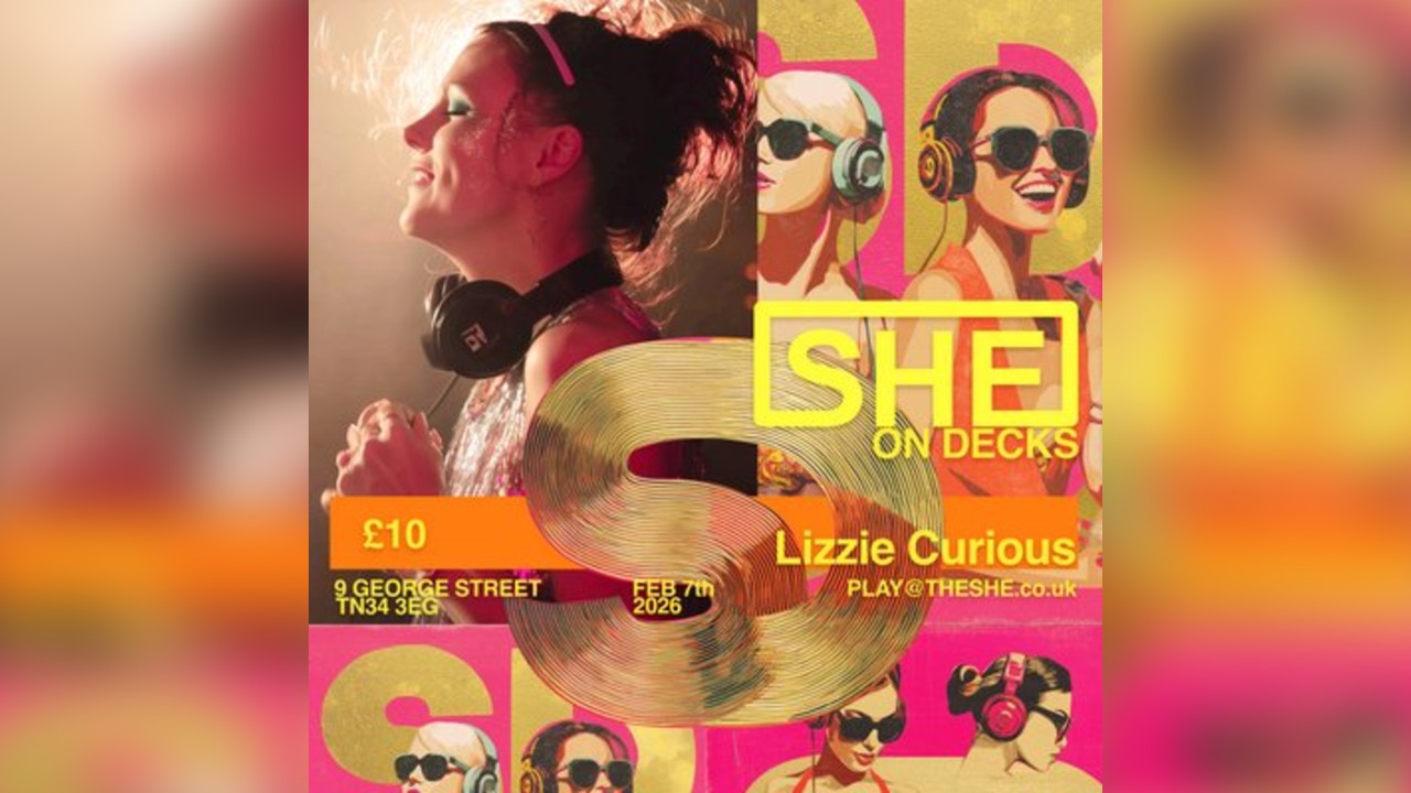 She's on Decks LIZZIE COURIOUS and co
