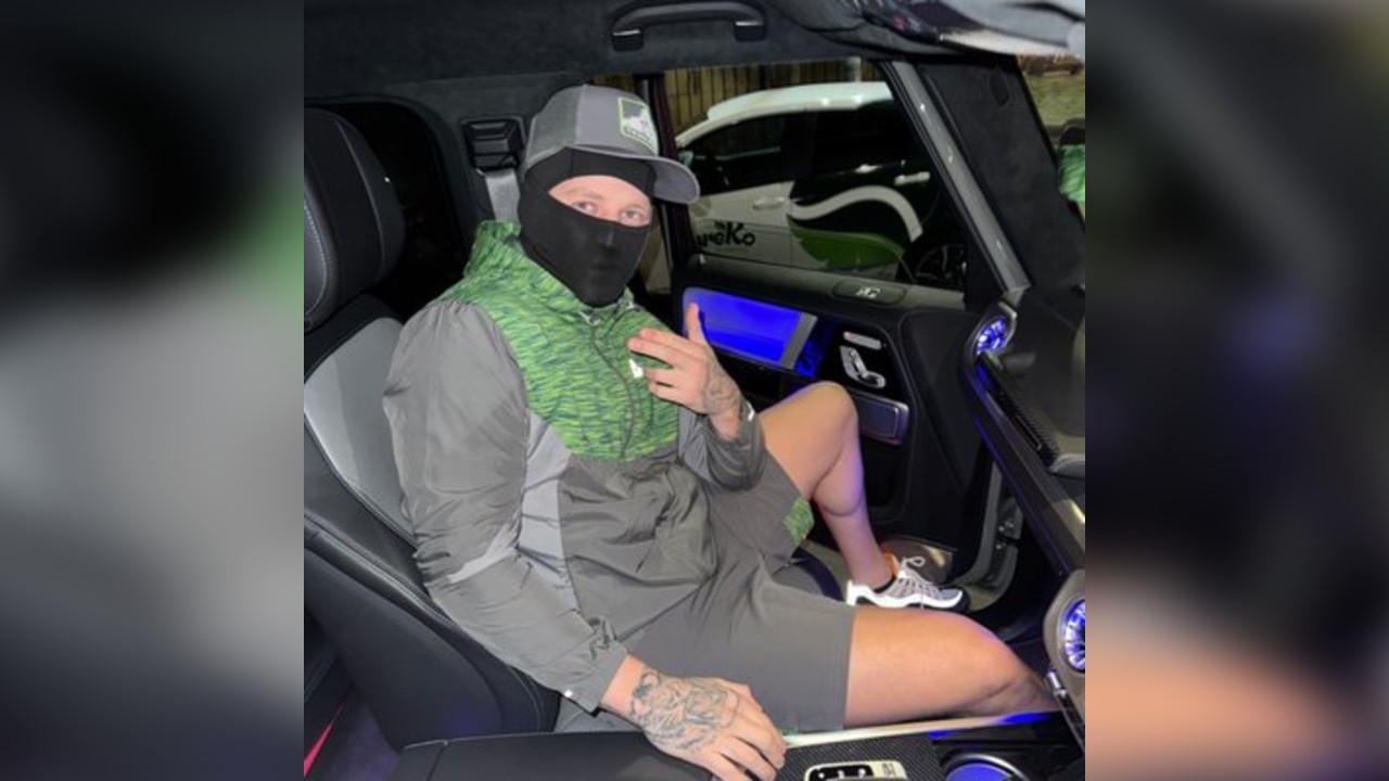 Takerisk headline show