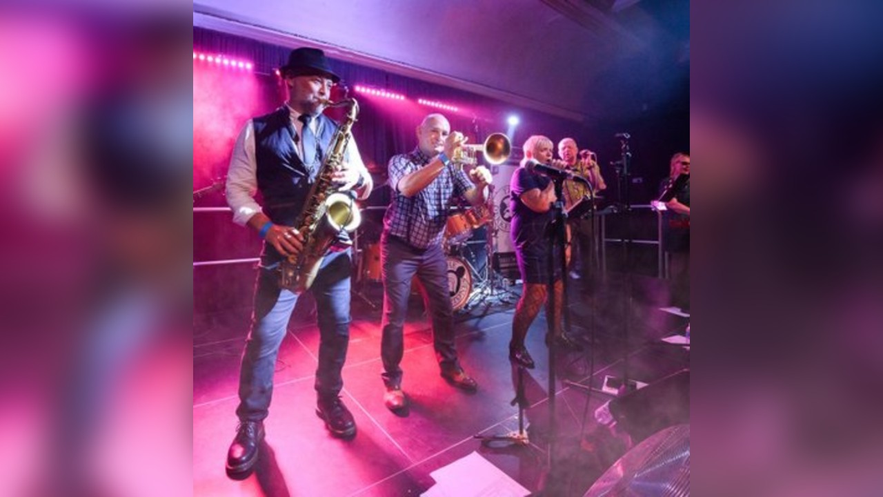 The DekkerTones @ The Burton Latimer Band Club