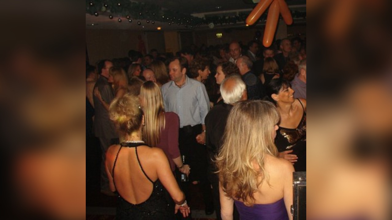 SURREY. Over 35's-60's+ Party for Singles & Couples- SAT 7 JUNE