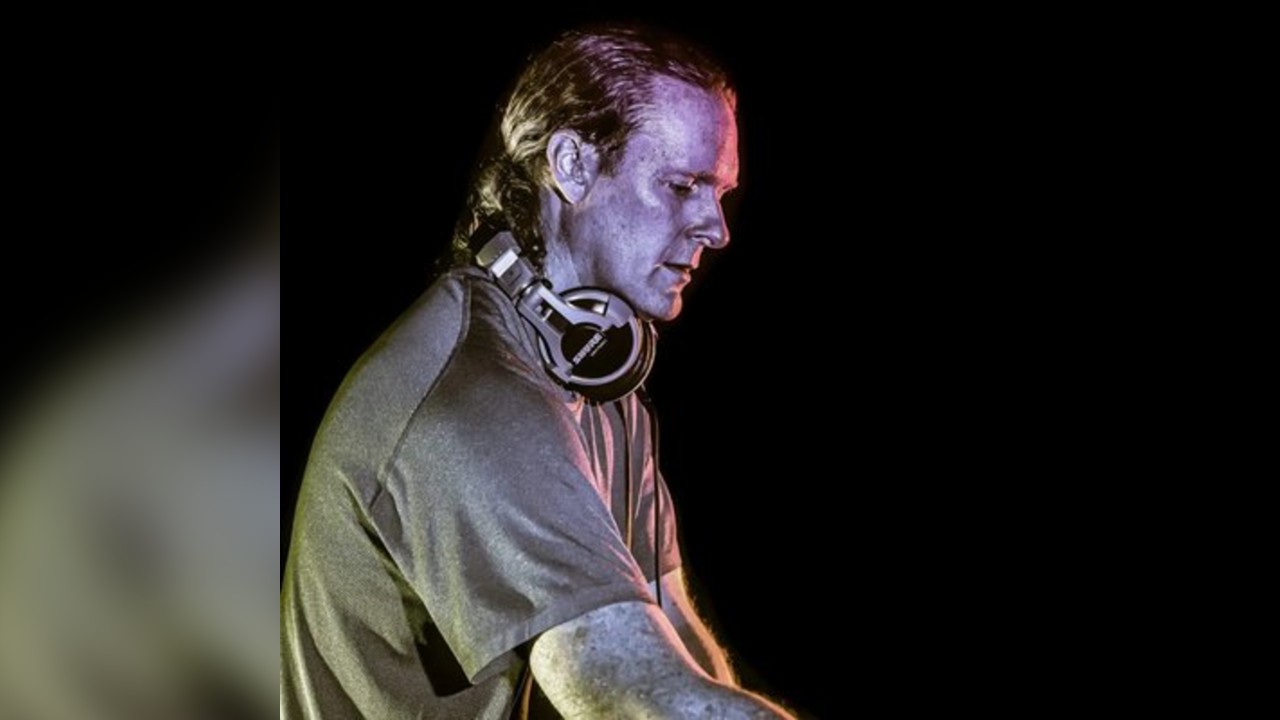 Club 69 Presents: Scott Brown