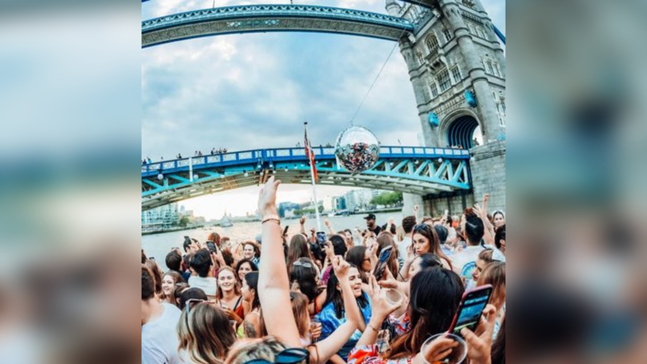 BOAT PARTY LONDON House & Garage on the River Thames