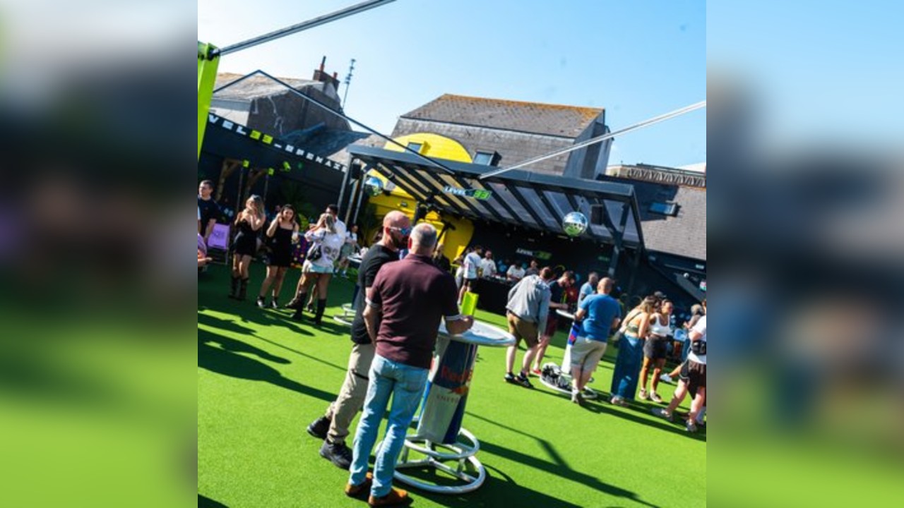 Level 33: House and Garage Rooftop Free Party