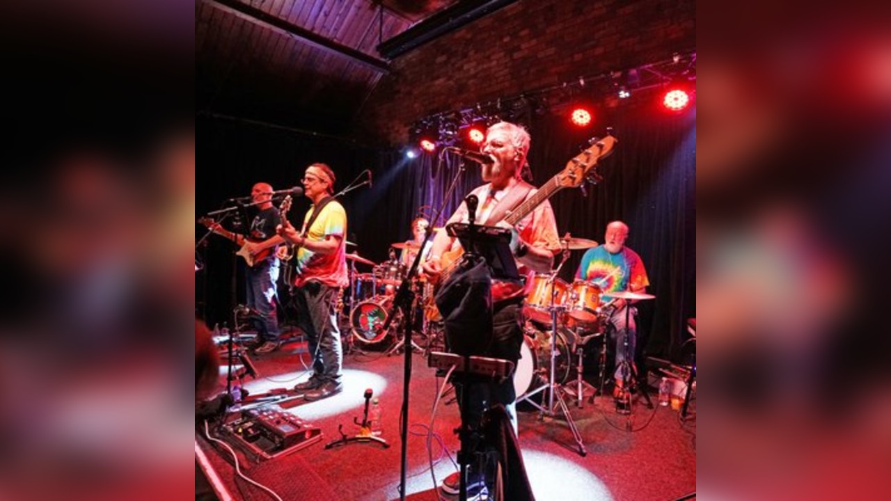 The Grateful Dudes - Roll In