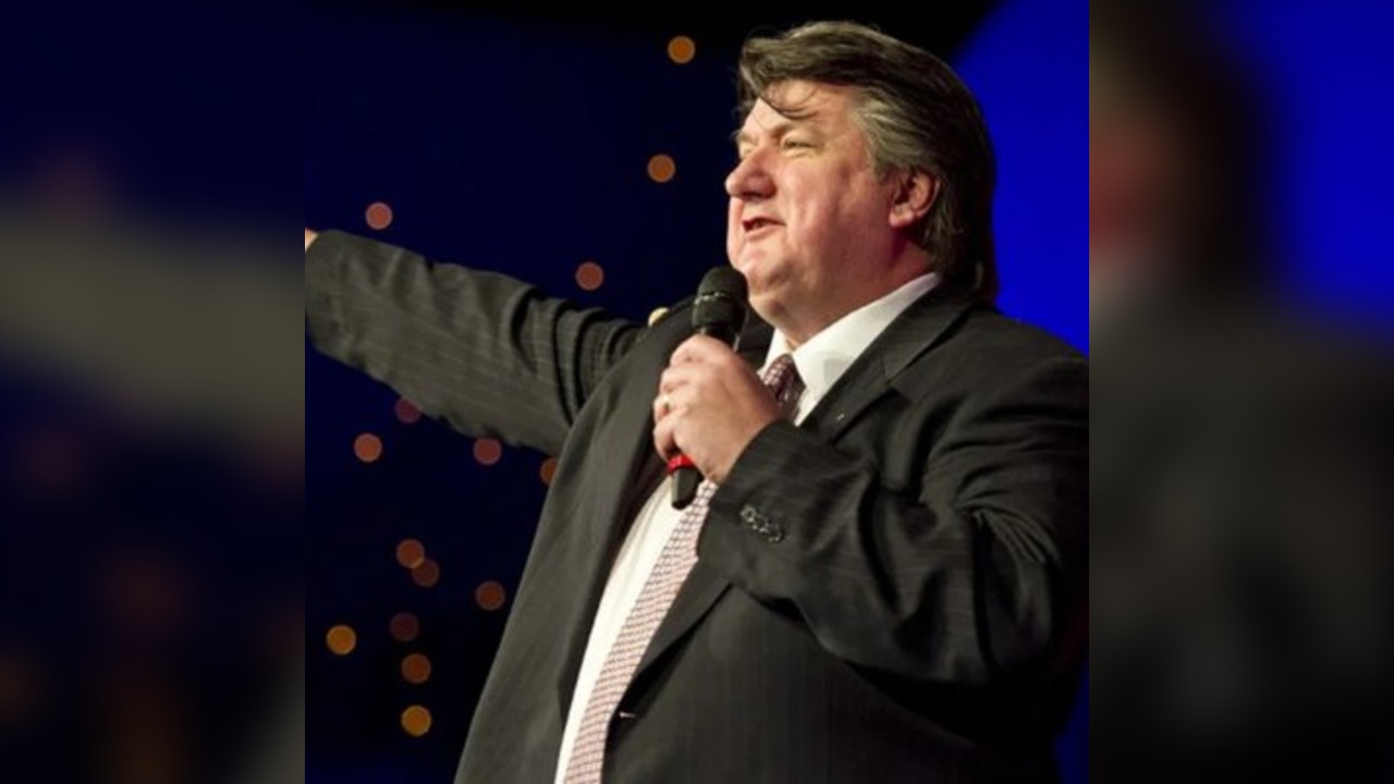 CLOSEUP COMEDY at Herbert's Yard with Bob Mills and more