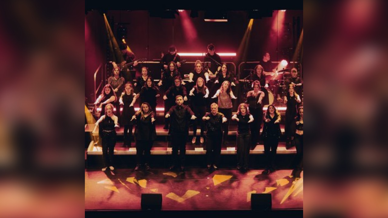 En Masse Pop Choir featuring A Live Band