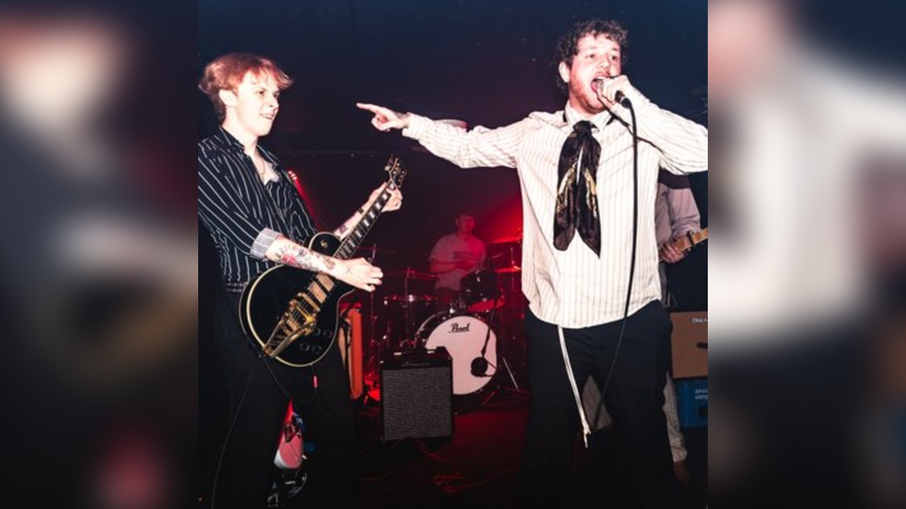 Tourist Trap Headline