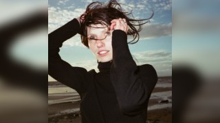 Clara Mann: Acoustic Live Performance