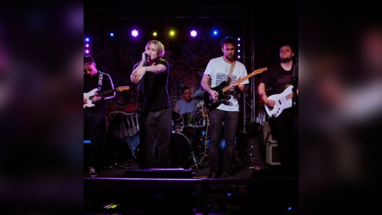 Debase Invaders: playing 90s + 00s Alt-rock & Indie Classics