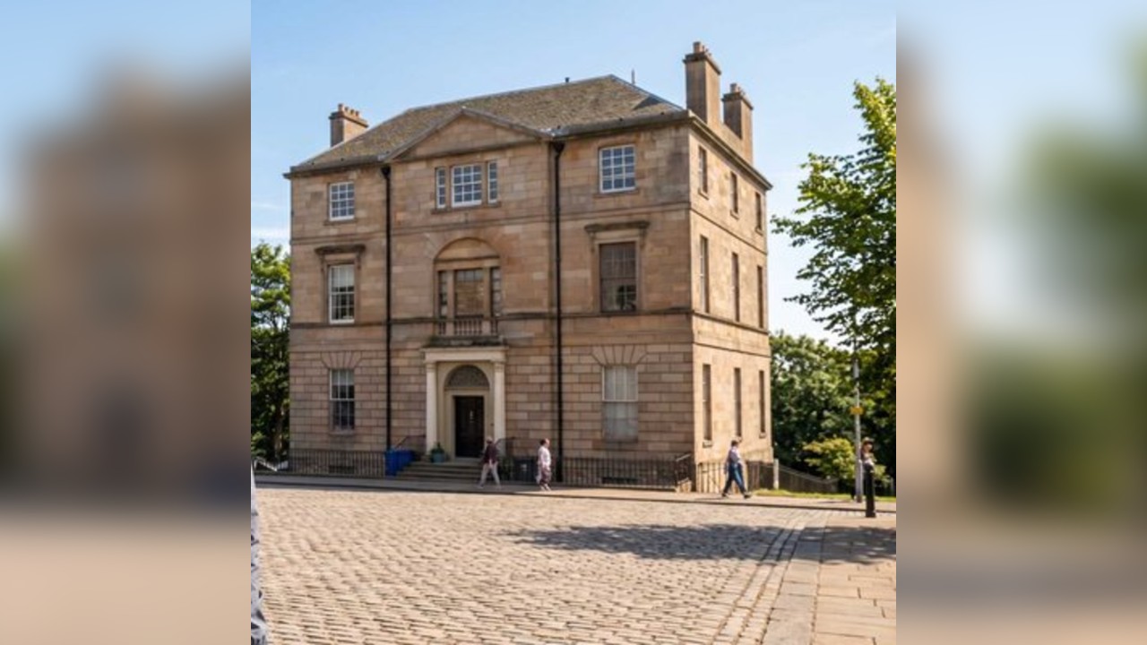 Echoes of Ancient Royalty: Dunfermline's Historic Tapestry Tour