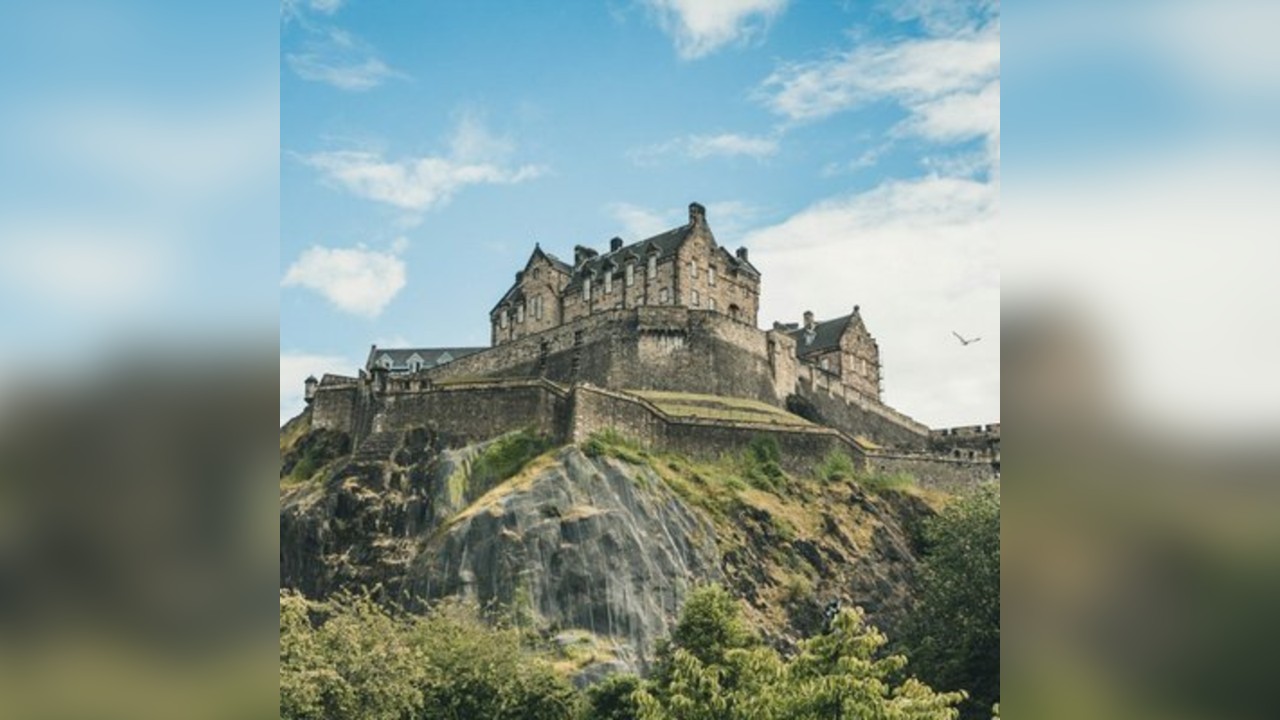 Edinburgh Audio Tour: Underground Echoes and City Secrets