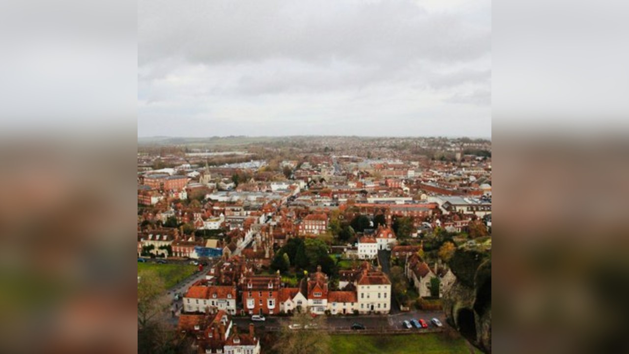 Salisbury Audio Tour: From Sacred Spires to Historic Crises