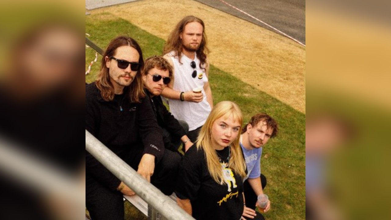Snug Live Sessions w/The Captain + Revery