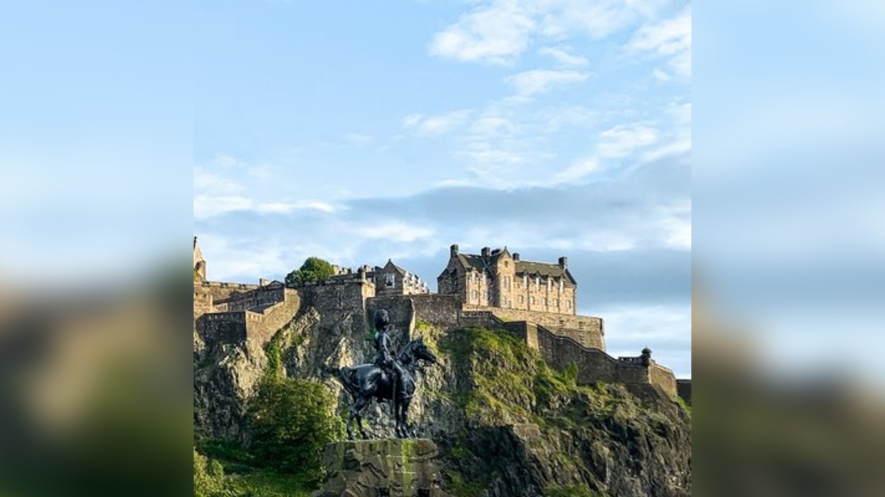 Edinburgh Audio Tour: Echoes of Intrigue