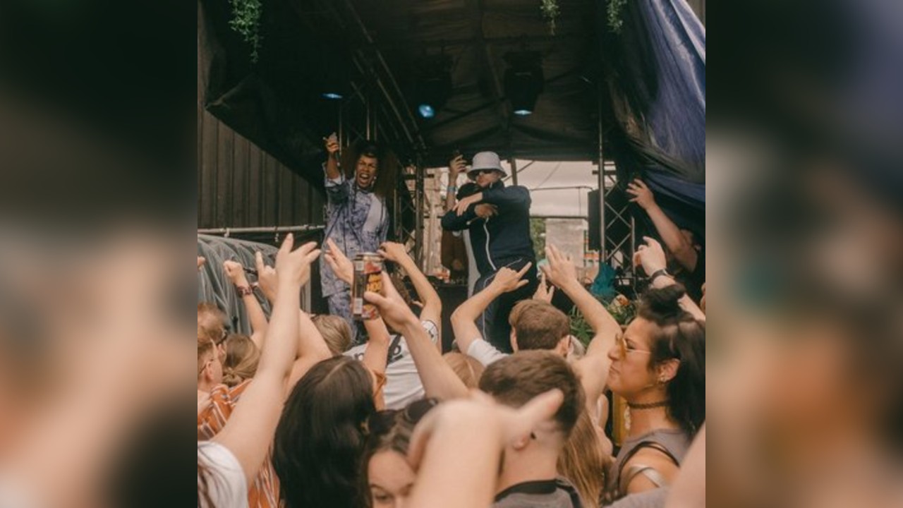 Mungo's Hi Fi and MC Kwasi