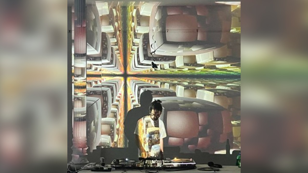 Eat Lights Become Lights DFHiFi Psychederek