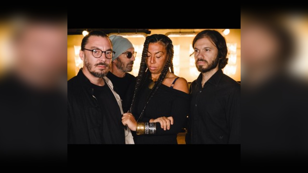 The W feat Maria Chiara Argirò / Ruth Goller / ZOOT MOiR