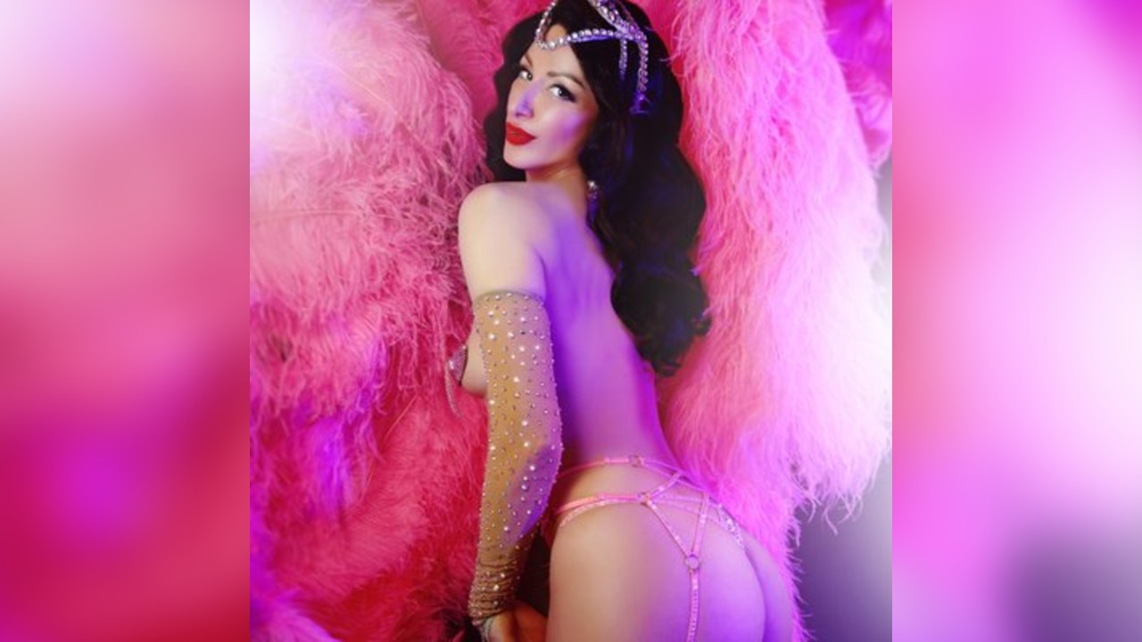 Claire Says Yeah Live Burlesque Show at Heat