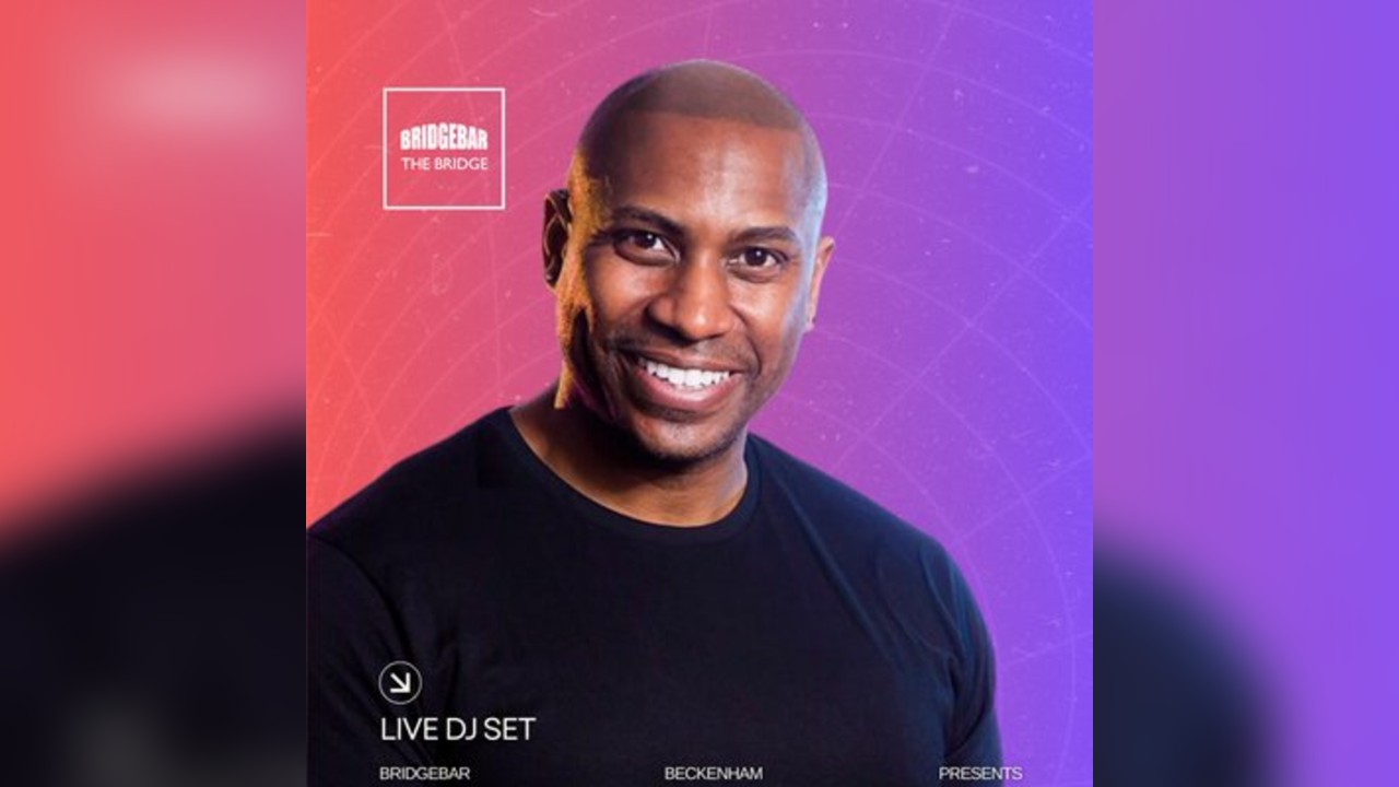 DJ Colin Francis at Bridgebar