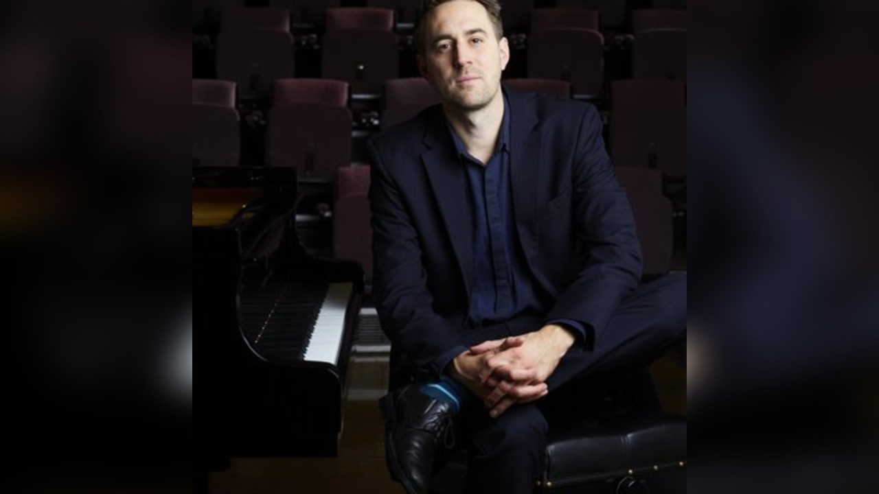 Moonlight Sonata and Rhapsody in Blue by Candlelight